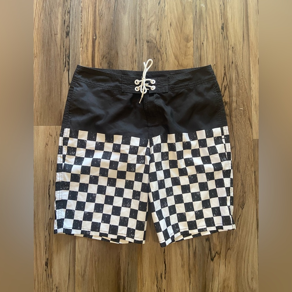 Hollister men’s 32 black/white checkered swim board shorts like new 8 inch